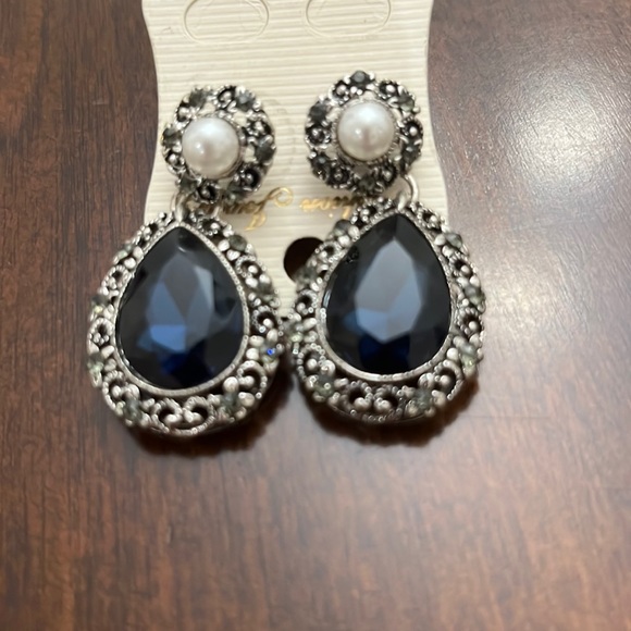 Totally New Tear drop earrings. - Picture 4 of 6